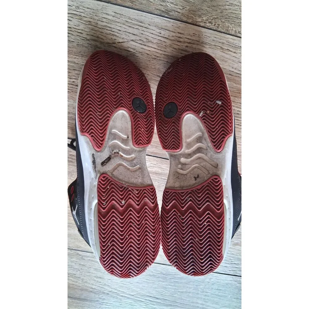 Jordan Max Aura 2 GS Black Gym Red White Sneakers Size 7Y CN8094-016